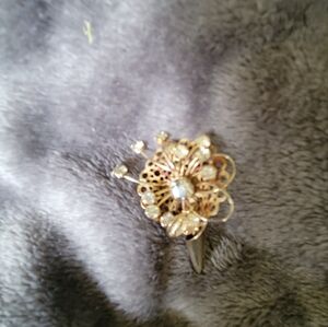 Vintage Elegant Gold Floral Brooch
